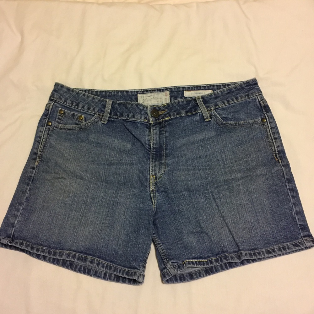 💰FREE IF BUNDLED with Purchase💰Jean Shorts